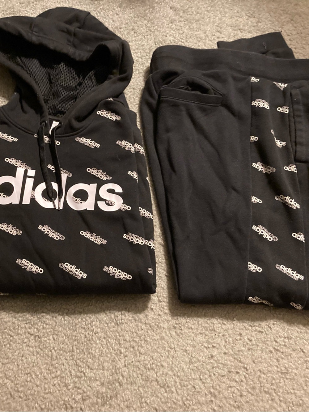 Woman’s XL matching Guess sweat suit